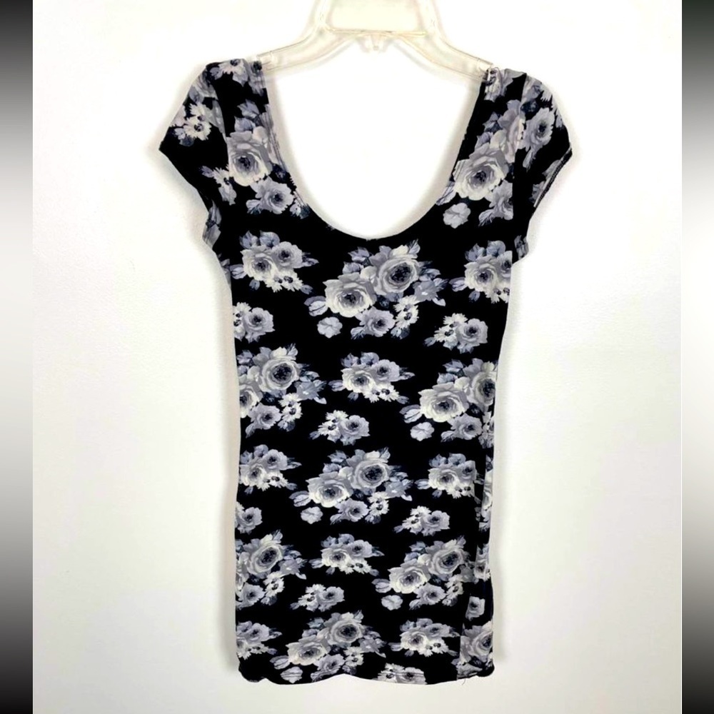🎉2/$10 Floral Tunic Brat Star Stretchy Medium
